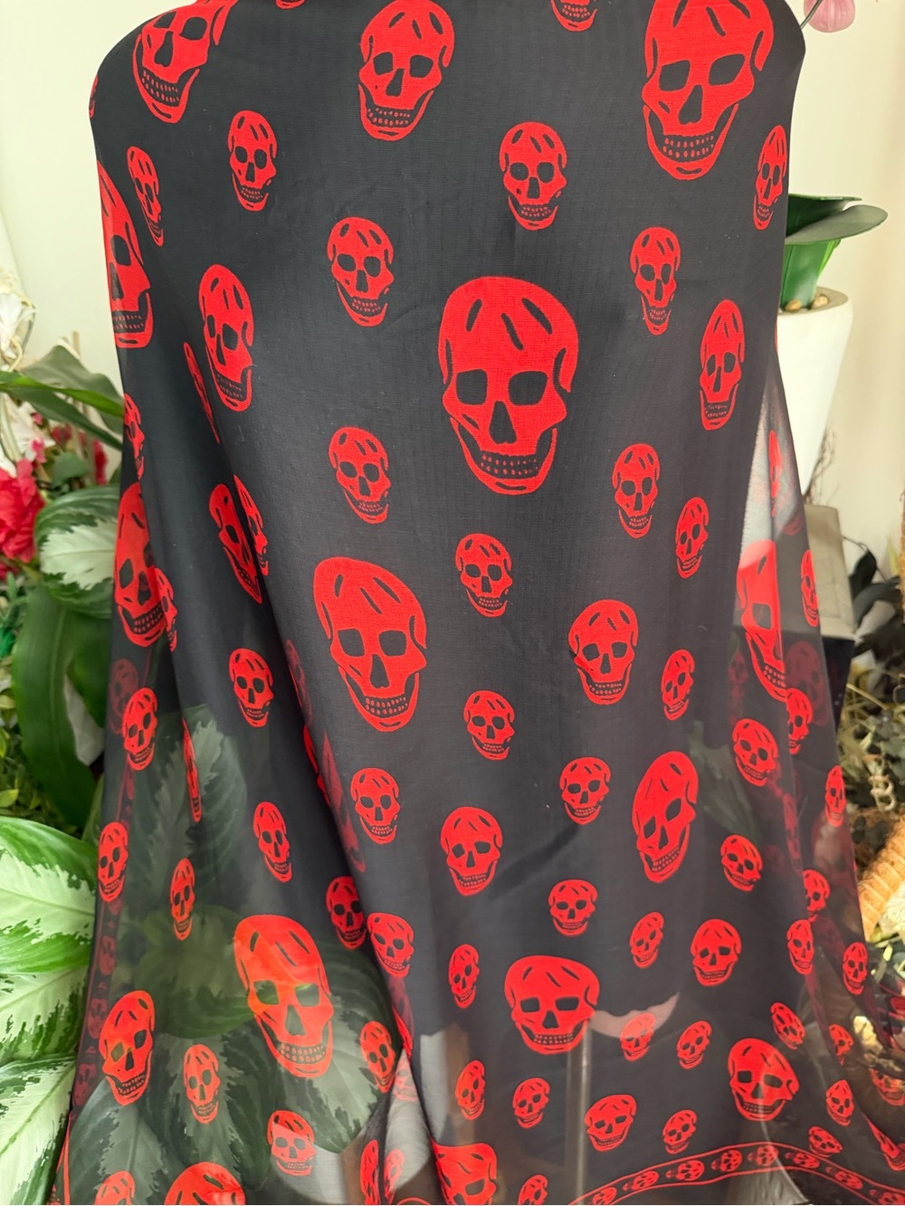 Alexander McQueen Silk Skull wrap shawl Scarf. - Picture 8 of 16